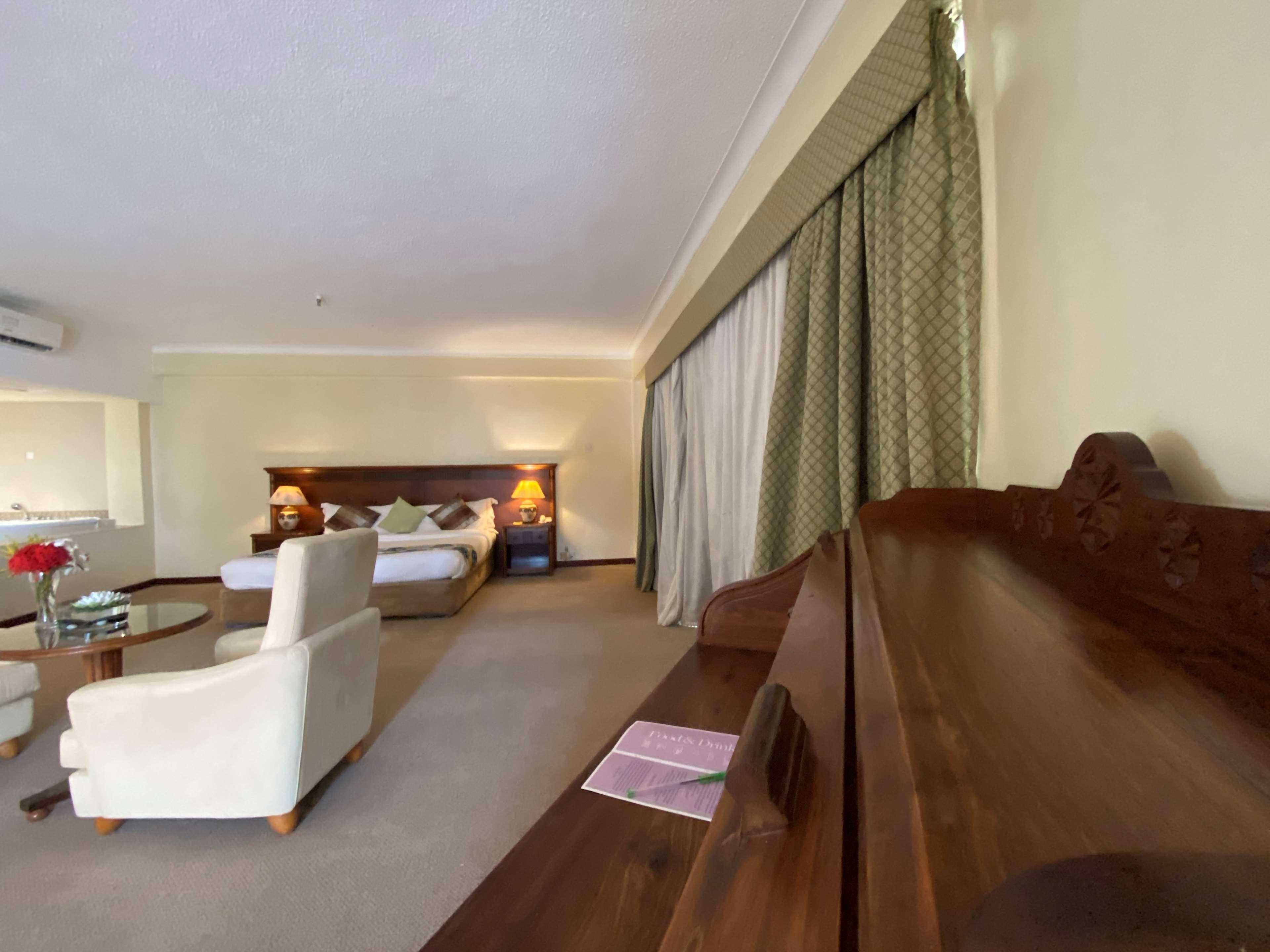 Golden Tulip Dar Es Salaam Hotel Екстериор снимка