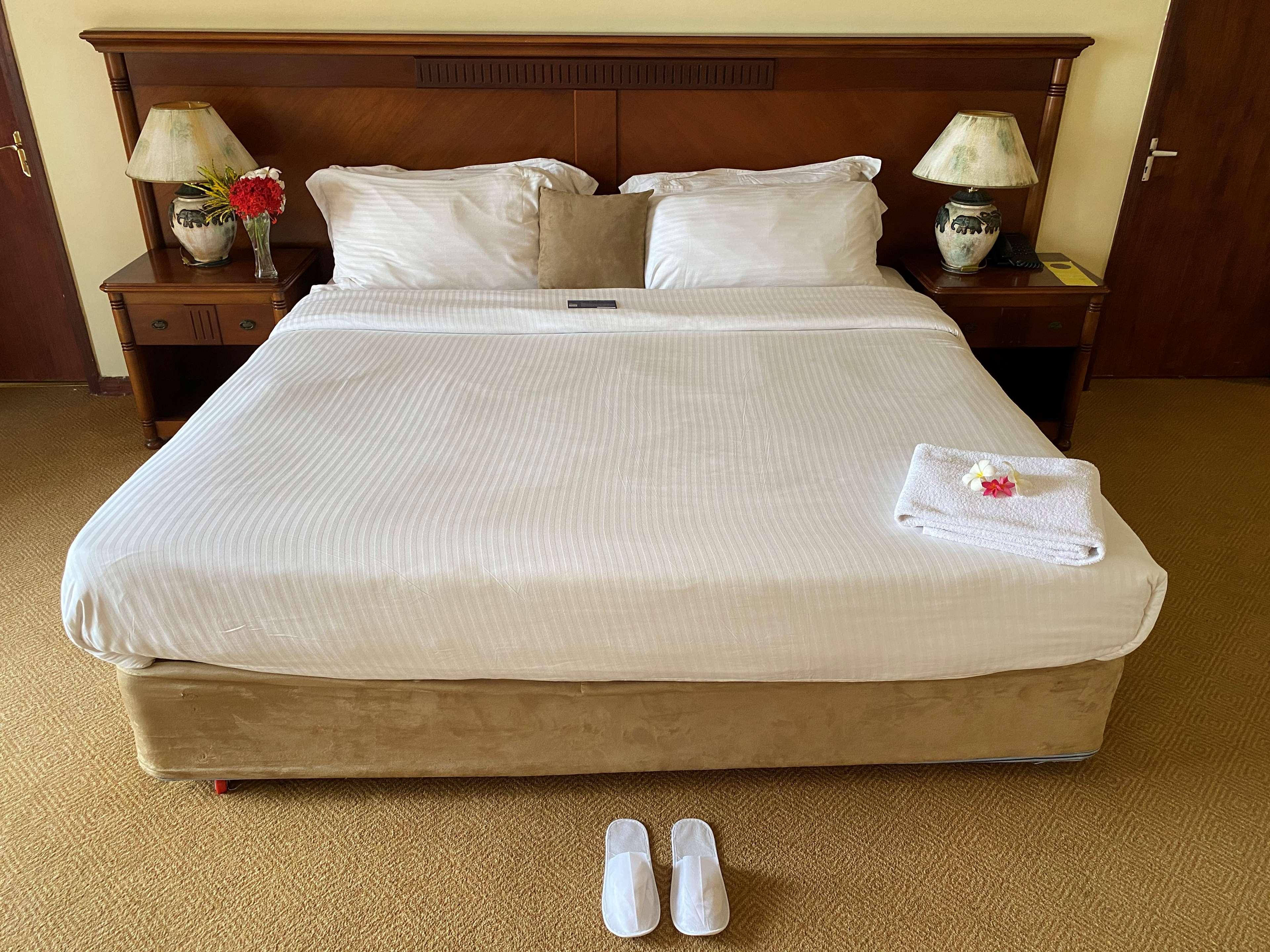 Golden Tulip Dar Es Salaam Hotel Екстериор снимка
