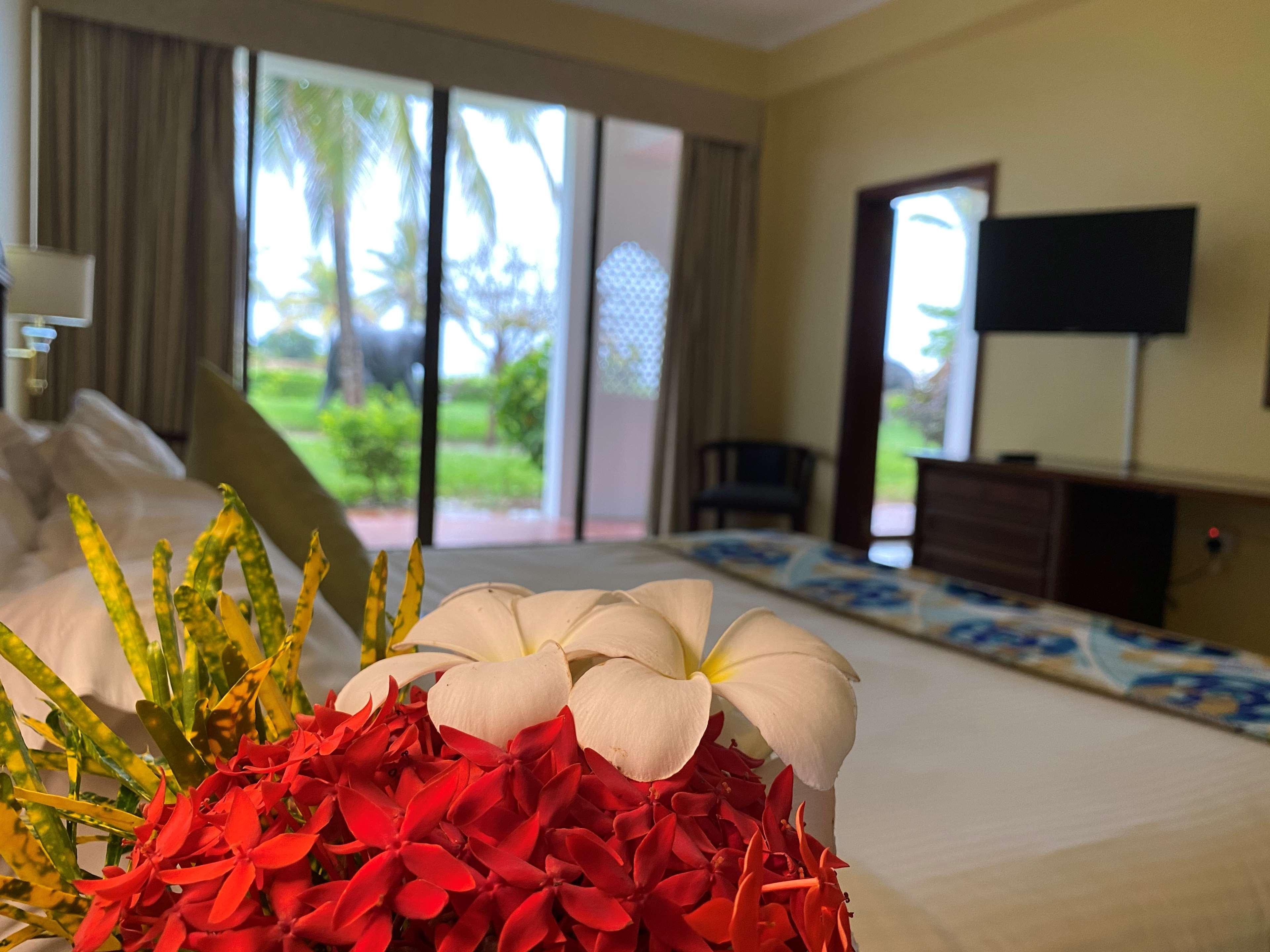 Golden Tulip Dar Es Salaam Hotel Екстериор снимка