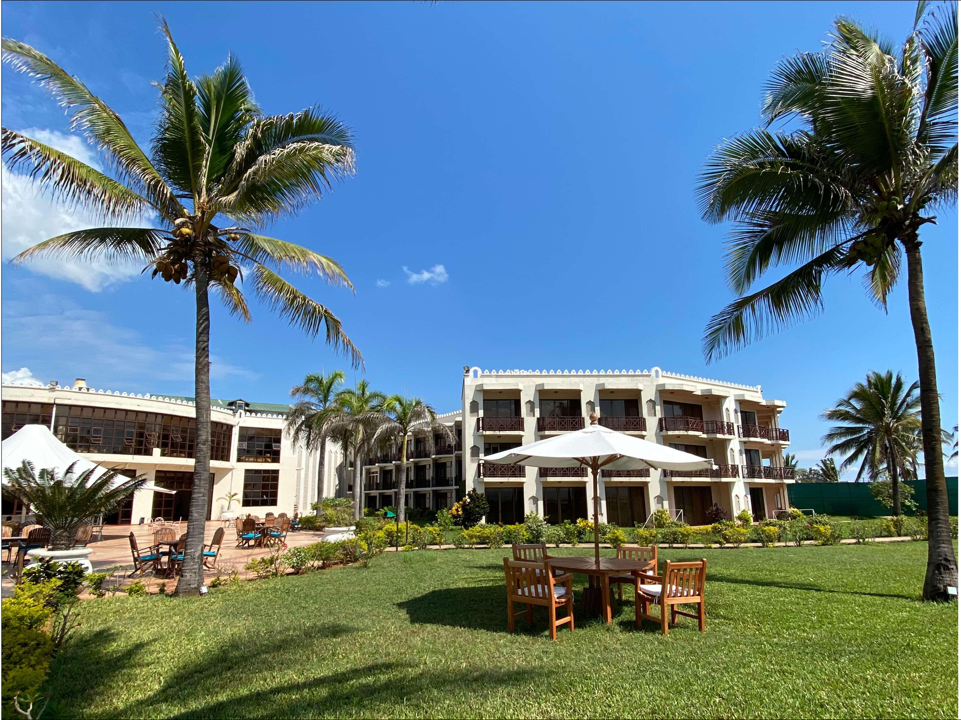Golden Tulip Dar Es Salaam Hotel Екстериор снимка