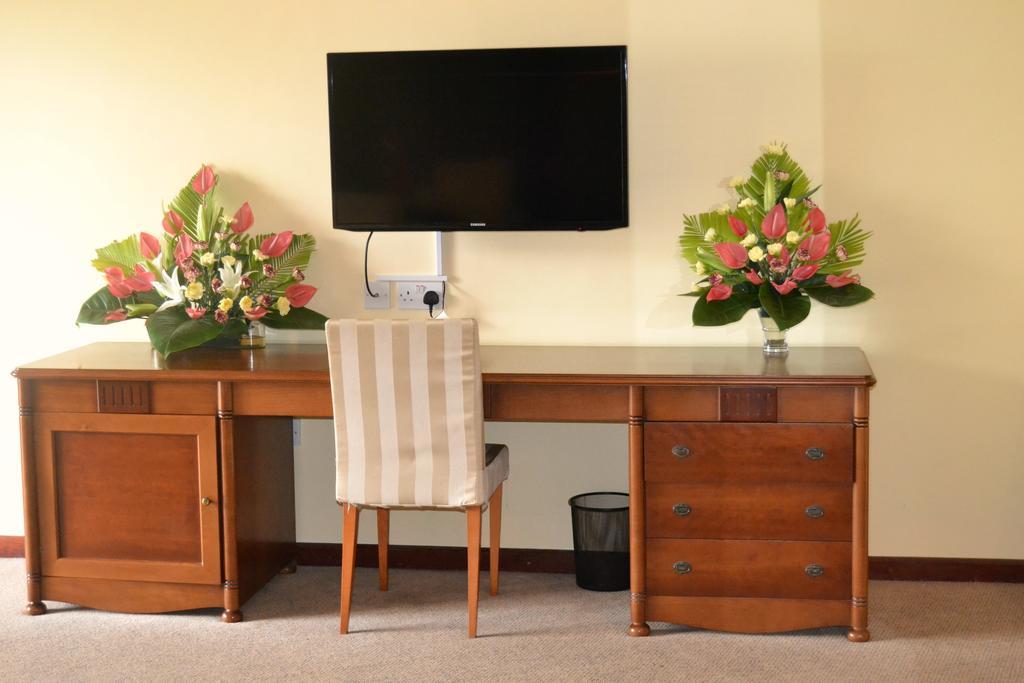 Golden Tulip Dar Es Salaam Hotel Стая снимка