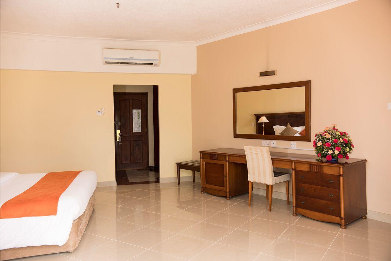 Golden Tulip Dar Es Salaam Hotel Екстериор снимка