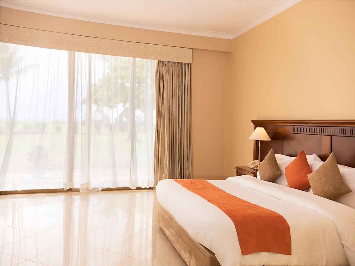 Golden Tulip Dar Es Salaam Hotel Екстериор снимка